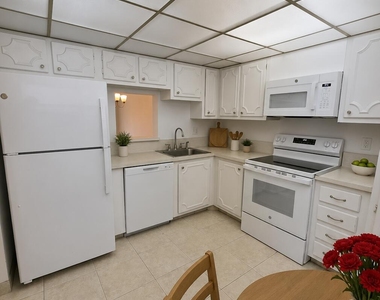 3661 Via Poinciana - Photo Thumbnail 4