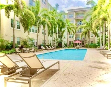 533 Ne 3rd Avenue - Photo Thumbnail 6