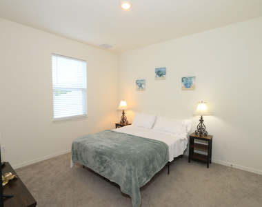 592 Sw Dauphin Avenue - Photo Thumbnail 22