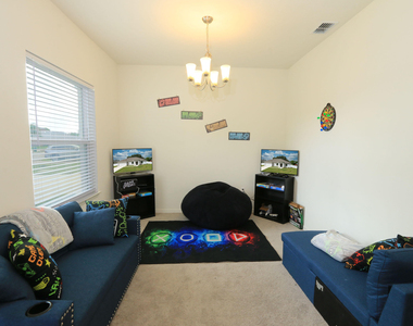 592 Sw Dauphin Avenue - Photo Thumbnail 12