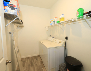 592 Sw Dauphin Avenue - Photo Thumbnail 24