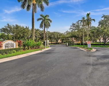 3504 Briar Bay Boulevard - Photo Thumbnail 14