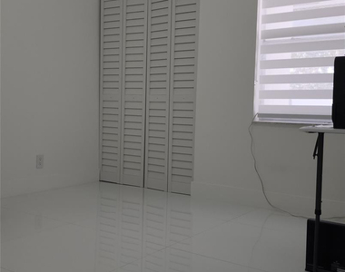 9020 Nw 60th Street - Photo Thumbnail 7