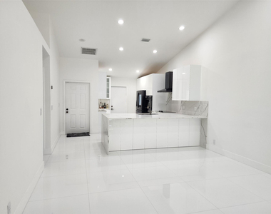 9020 Nw 60th Street - Photo Thumbnail 4