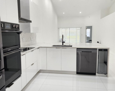 9020 Nw 60th Street - Photo Thumbnail 3