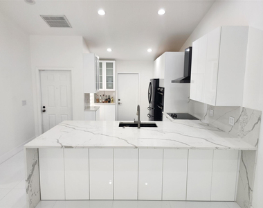 9020 Nw 60th Street - Photo Thumbnail 6