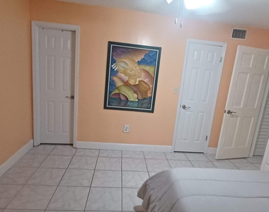 2998 E Sunrise Lakes Drive E - Photo Thumbnail 17