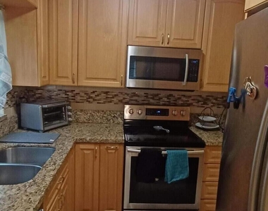 2998 E Sunrise Lakes Drive E - Photo Thumbnail 5