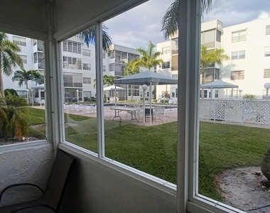 2998 E Sunrise Lakes Drive E - Photo Thumbnail 25