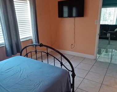 2998 E Sunrise Lakes Drive E - Photo Thumbnail 20