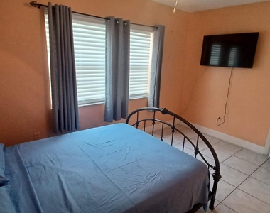 2998 E Sunrise Lakes Drive E - Photo Thumbnail 18