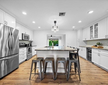 1602 Montauk Drive - Photo Thumbnail 5