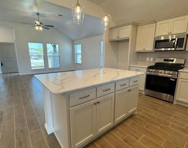 20091 Woodrock Street - Photo Thumbnail 13