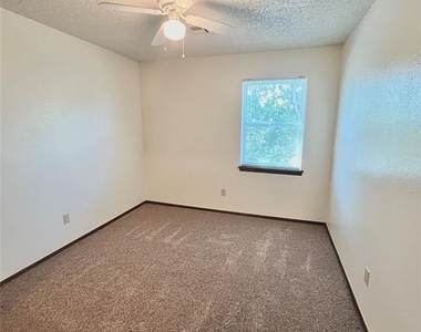 312 Falcon Court - Photo Thumbnail 13