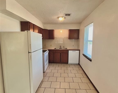 312 Falcon Court - Photo Thumbnail 5
