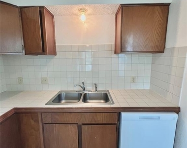 312 Falcon Court - Photo Thumbnail 7