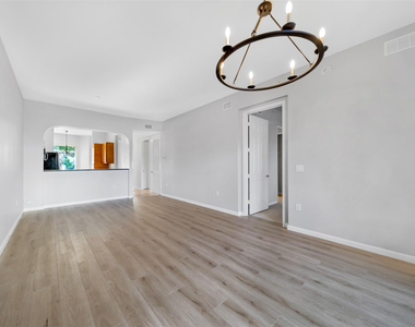 3500 Oaks Clubhouse Drive - Photo Thumbnail 7