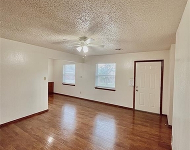 312 Chalmette Drive - Photo Thumbnail 11