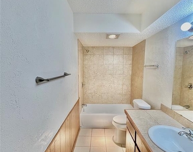 312 Chalmette Drive - Photo Thumbnail 5