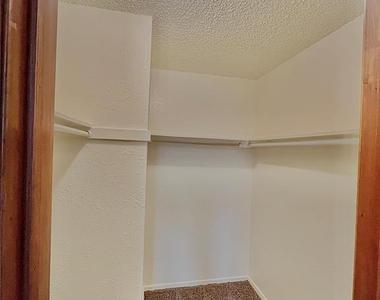 312 Chalmette Drive - Photo Thumbnail 2
