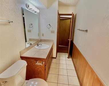 312 Chalmette Drive - Photo Thumbnail 8