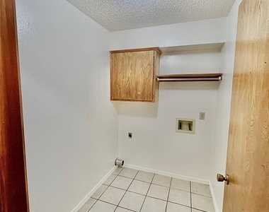 312 Chalmette Drive - Photo Thumbnail 4