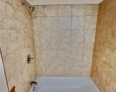 312 Chalmette Drive - Photo Thumbnail 7