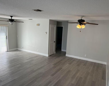 2222 Ne 3rd Avenue - Photo Thumbnail 3