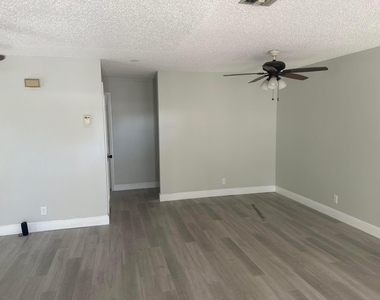 2222 Ne 3rd Avenue - Photo Thumbnail 2