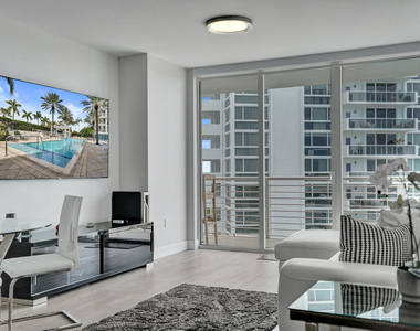 2821 N Ocean Boulevard - Photo Thumbnail 10