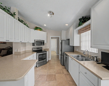 10617 Sw Hartwick Drive - Photo Thumbnail 7