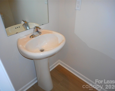 2329 Transatlantic Avenue - Photo Thumbnail 10