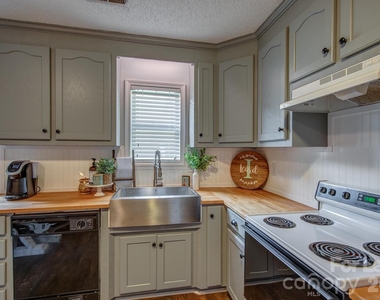 121 Pratt Street - Photo Thumbnail 12
