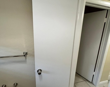 1370 Ne 119th Street - Photo Thumbnail 38