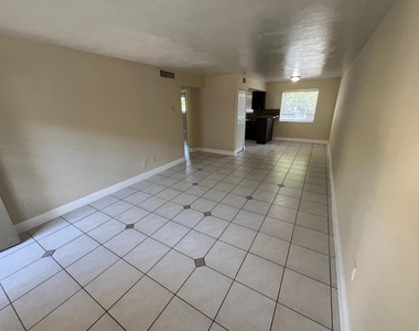 1370 Ne 119th Street - Photo Thumbnail 6
