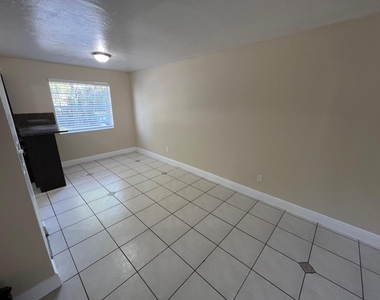 1370 Ne 119th Street - Photo Thumbnail 2