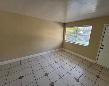 1370 Ne 119th Street - Photo Thumbnail 1