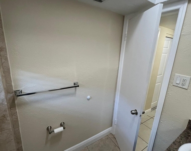 1370 Ne 119th Street - Photo Thumbnail 36