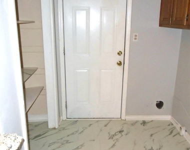 4024 Rosehaven Drive - Photo Thumbnail 7