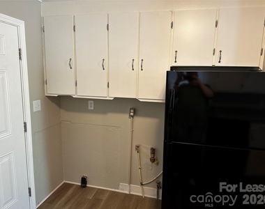 603 Robbins Street - Photo Thumbnail 8