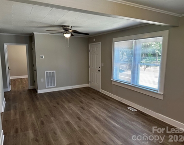 603 Robbins Street - Photo Thumbnail 5