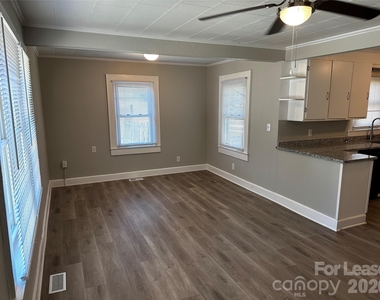 603 Robbins Street - Photo Thumbnail 3