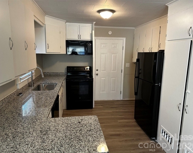 603 Robbins Street - Photo Thumbnail 7
