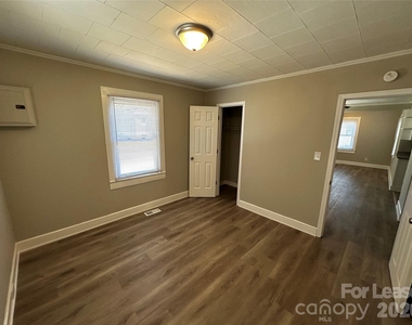 603 Robbins Street - Photo Thumbnail 12