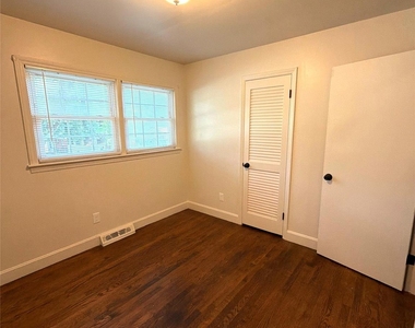 4410 Brooktree Drive - Photo Thumbnail 9
