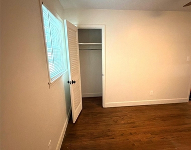 4410 Brooktree Drive - Photo Thumbnail 13