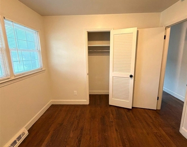 4410 Brooktree Drive - Photo Thumbnail 10
