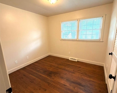 4410 Brooktree Drive - Photo Thumbnail 8