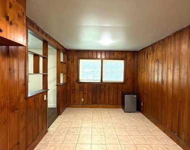 4410 Brooktree Drive - Photo Thumbnail 7