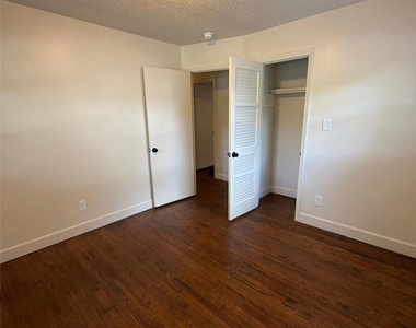 4410 Brooktree Drive - Photo Thumbnail 15